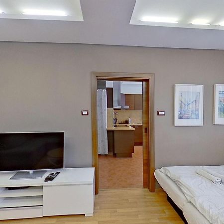 2Br Apt With Free Garage Parking, Close To The Historic Centre Братислава Экстерьер фото