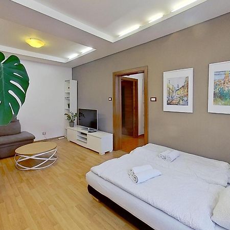2Br Apt With Free Garage Parking, Close To The Historic Centre Братислава Экстерьер фото