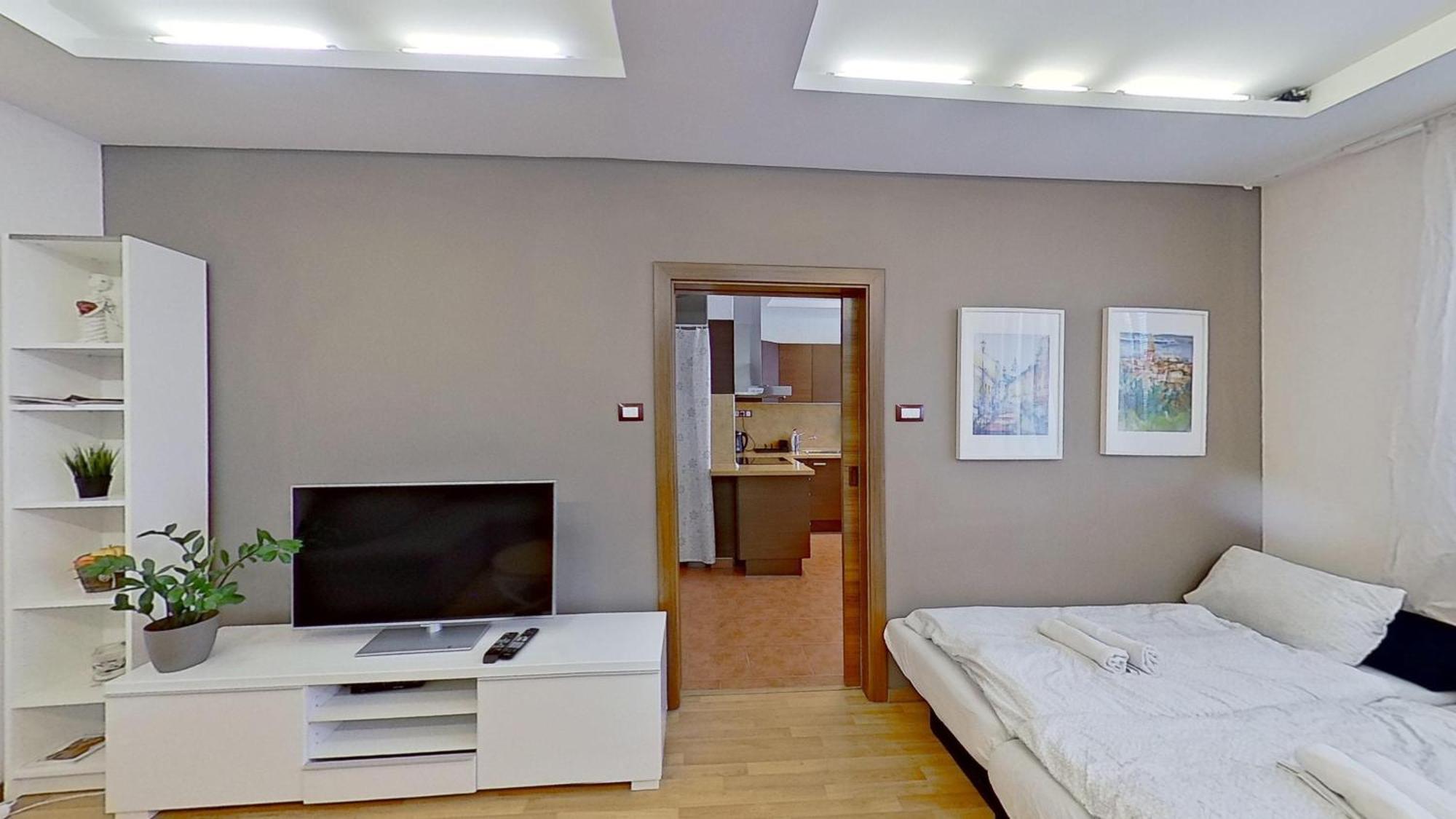 2Br Apt With Free Garage Parking, Close To The Historic Centre Братислава Экстерьер фото