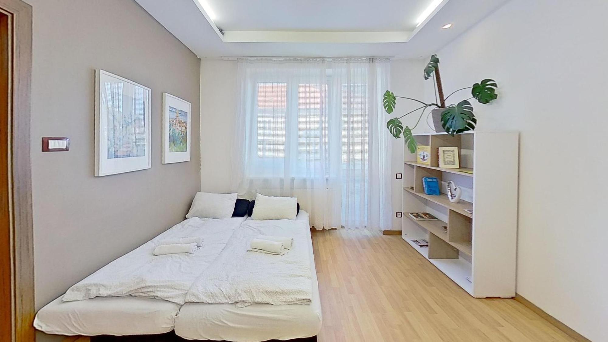 2Br Apt With Free Garage Parking, Close To The Historic Centre Братислава Экстерьер фото