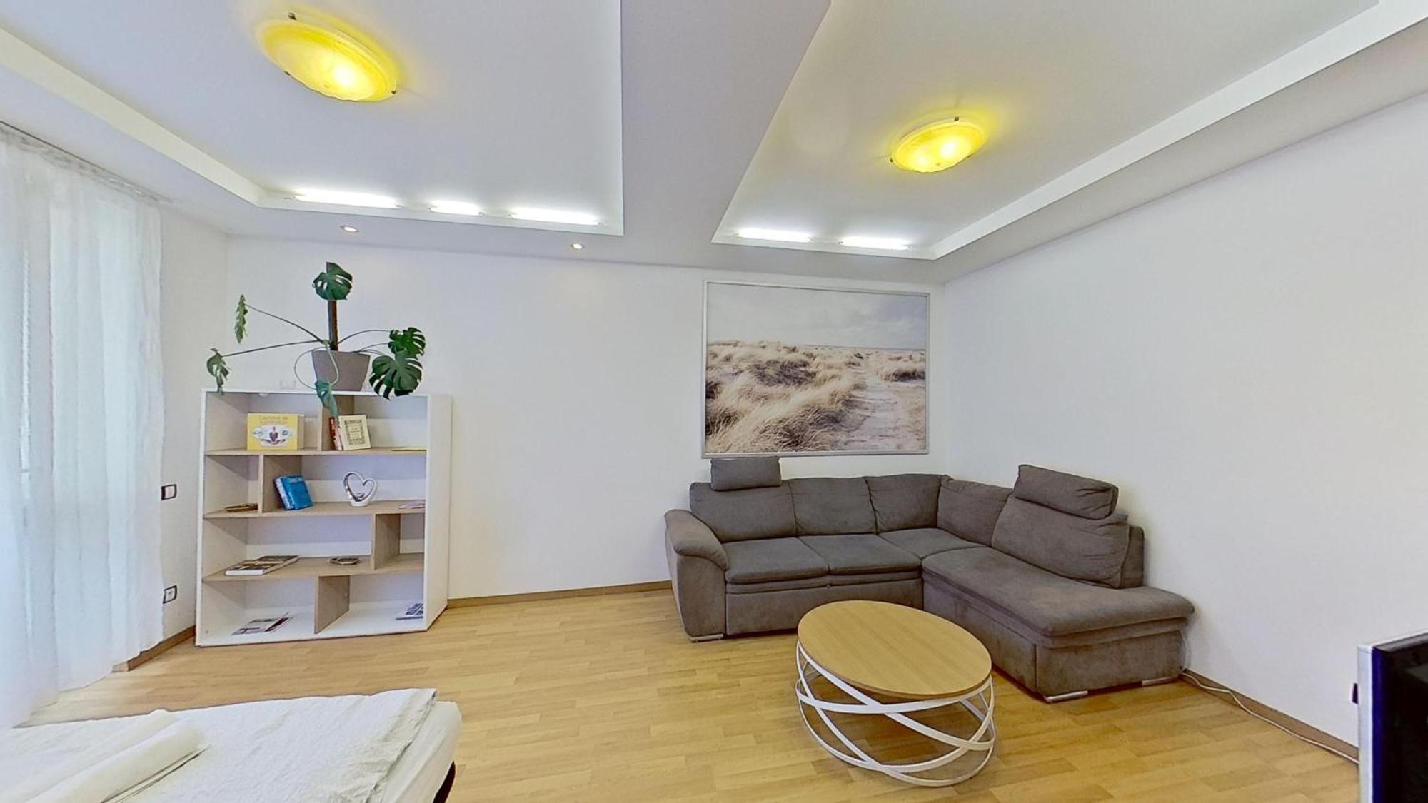 2Br Apt With Free Garage Parking, Close To The Historic Centre Братислава Экстерьер фото