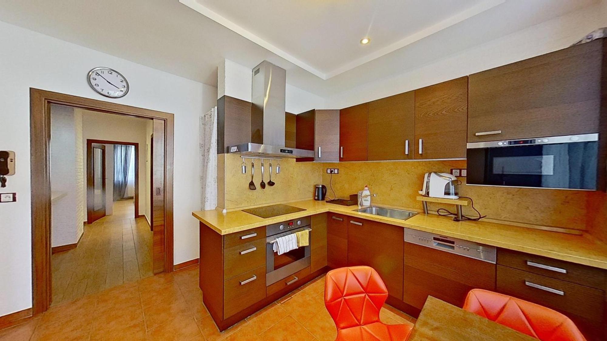 2Br Apt With Free Garage Parking, Close To The Historic Centre Братислава Экстерьер фото