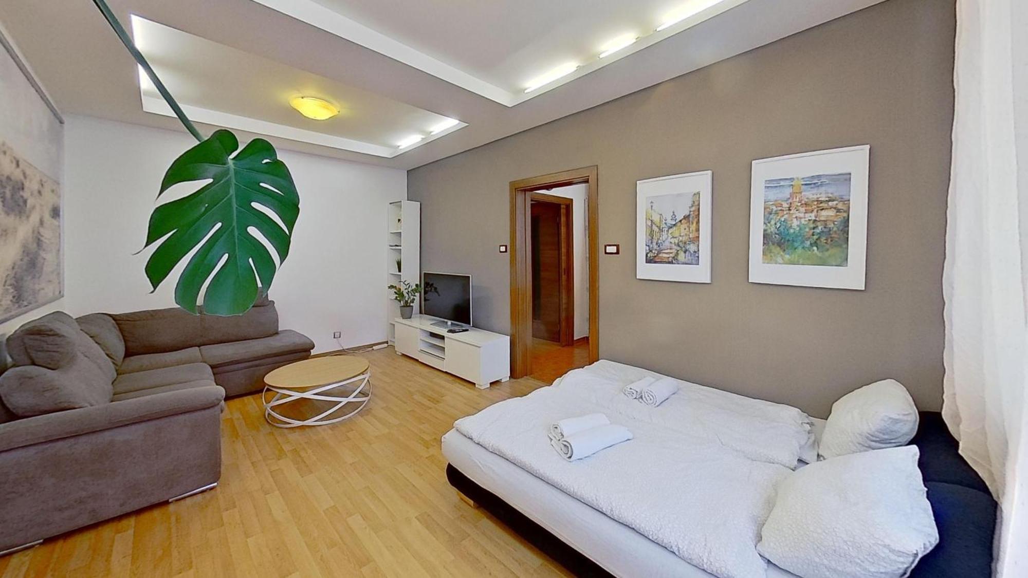 2Br Apt With Free Garage Parking, Close To The Historic Centre Братислава Экстерьер фото