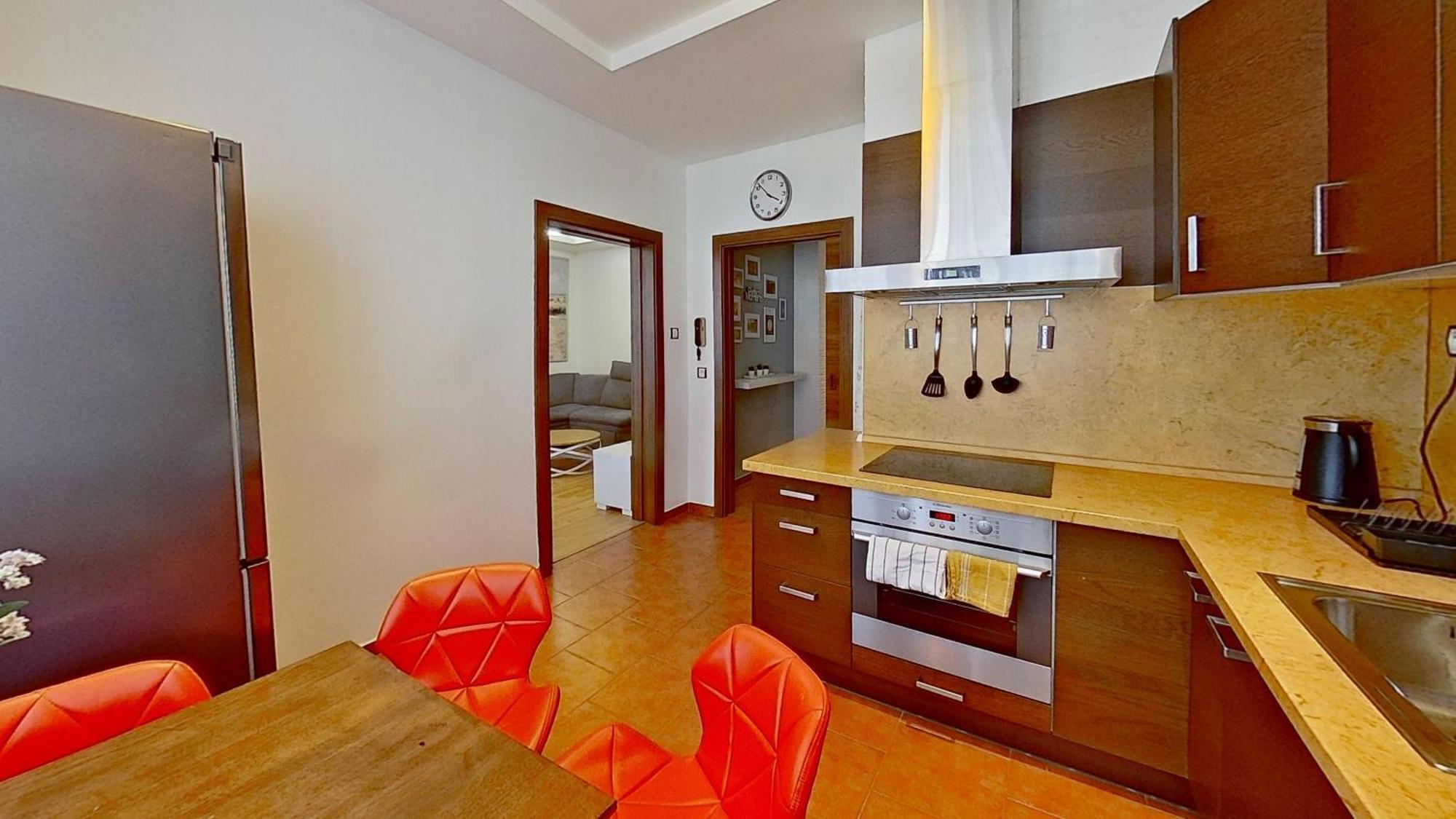 2Br Apt With Free Garage Parking, Close To The Historic Centre Братислава Экстерьер фото