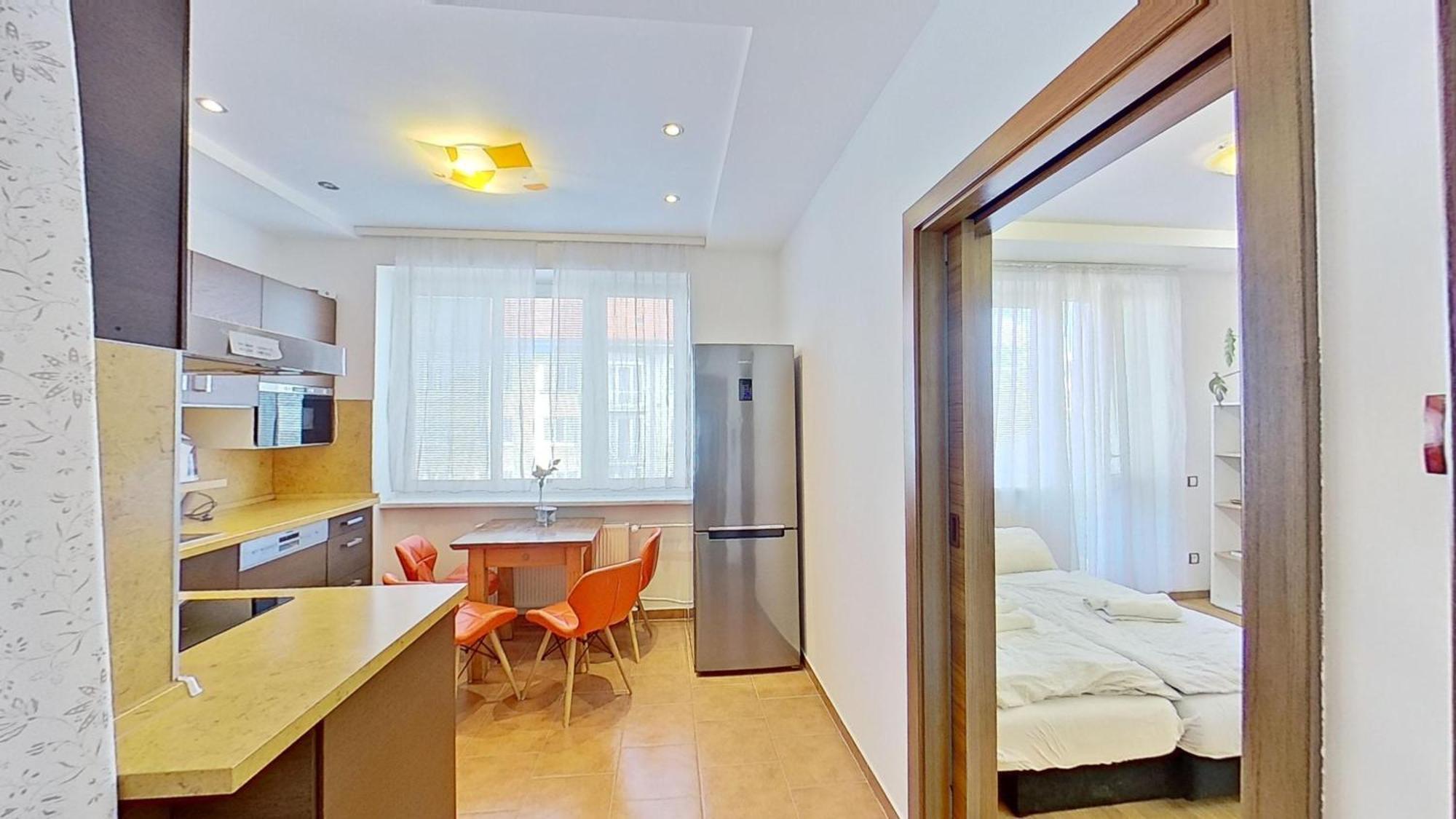 2Br Apt With Free Garage Parking, Close To The Historic Centre Братислава Экстерьер фото
